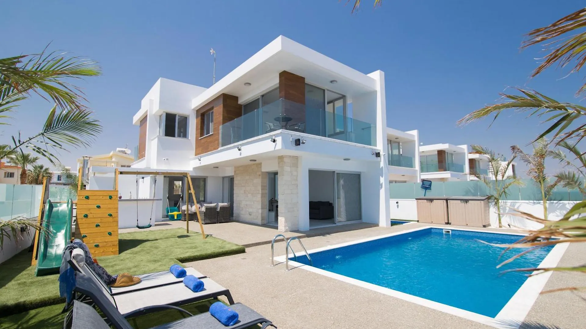Villa Lynn Boutique Beachfront Ayia Napa 0*,  Kypr