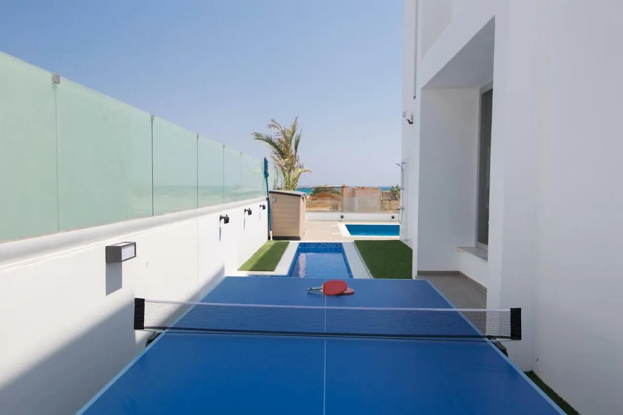 Villa Lynn Boutique Beachfront Ayia Napa 0*,  Kypr