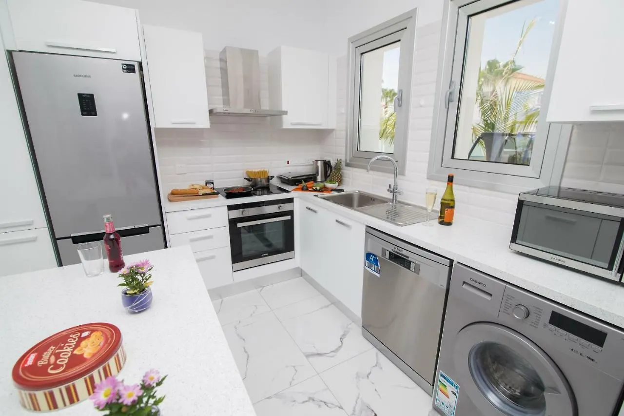 Villa Lynn Boutique Beachfront Ayia Napa Prázdninový dům