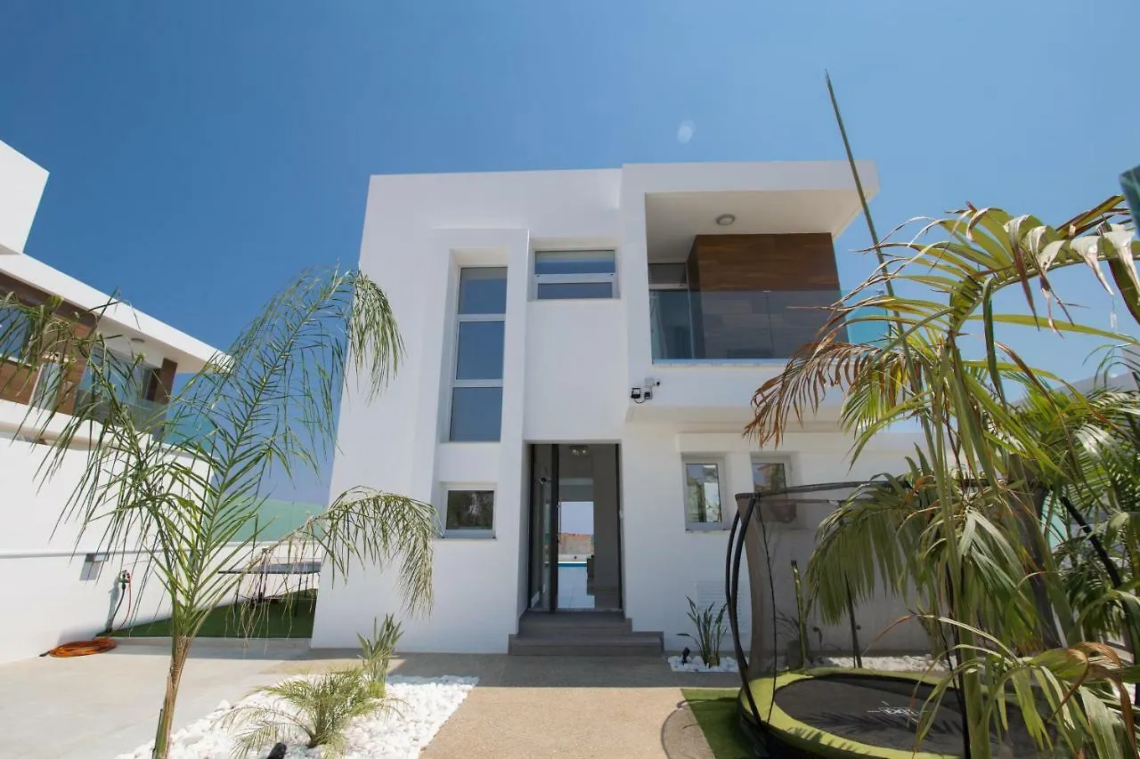 Villa Lynn Boutique Beachfront Ayia Napa 0*,